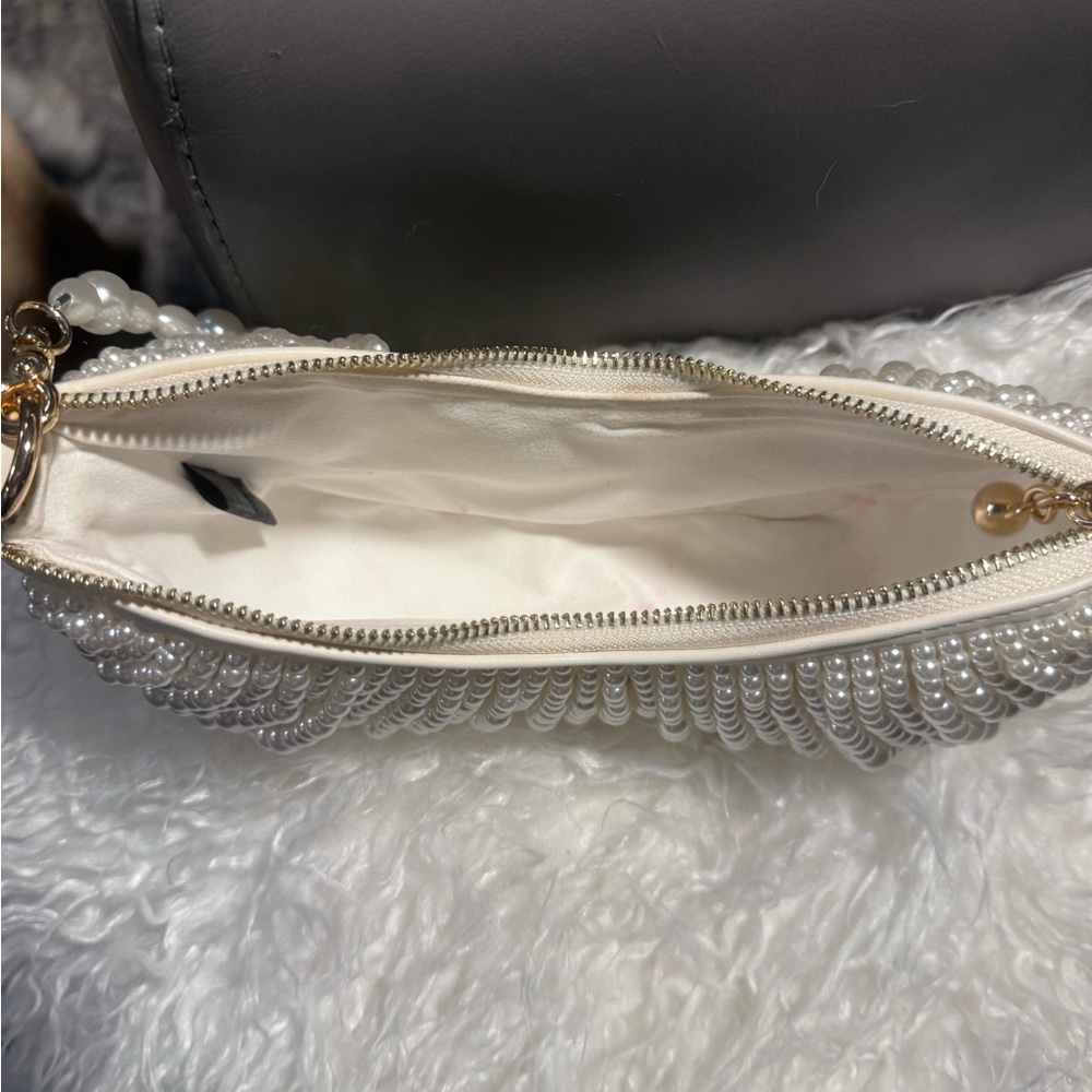 Chic Pearl-Embellished White Shoulder Bag - Picture 3 of 3